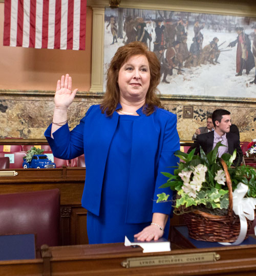 Culver Takes Oath of Office to Begin 2019-20 House Session